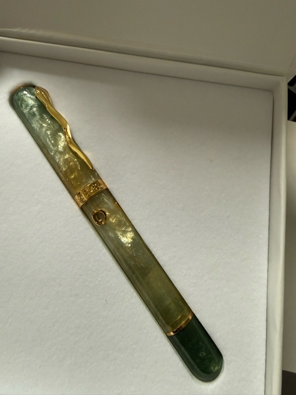 Green Marble Fountain Pen with Gold Trim - Picture 6 of 6